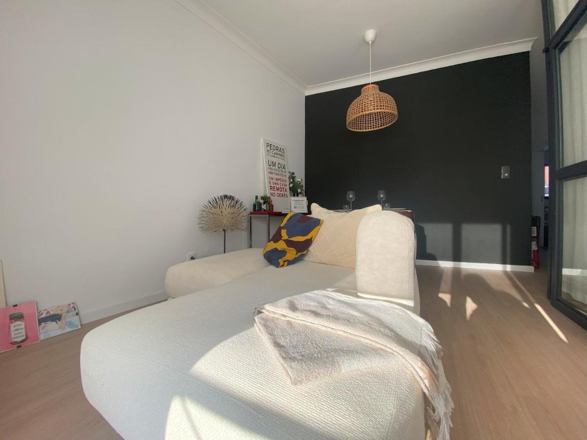 Lisbon, Renovated T2 Apartment Portas De Benfica Amadora Luaran gambar